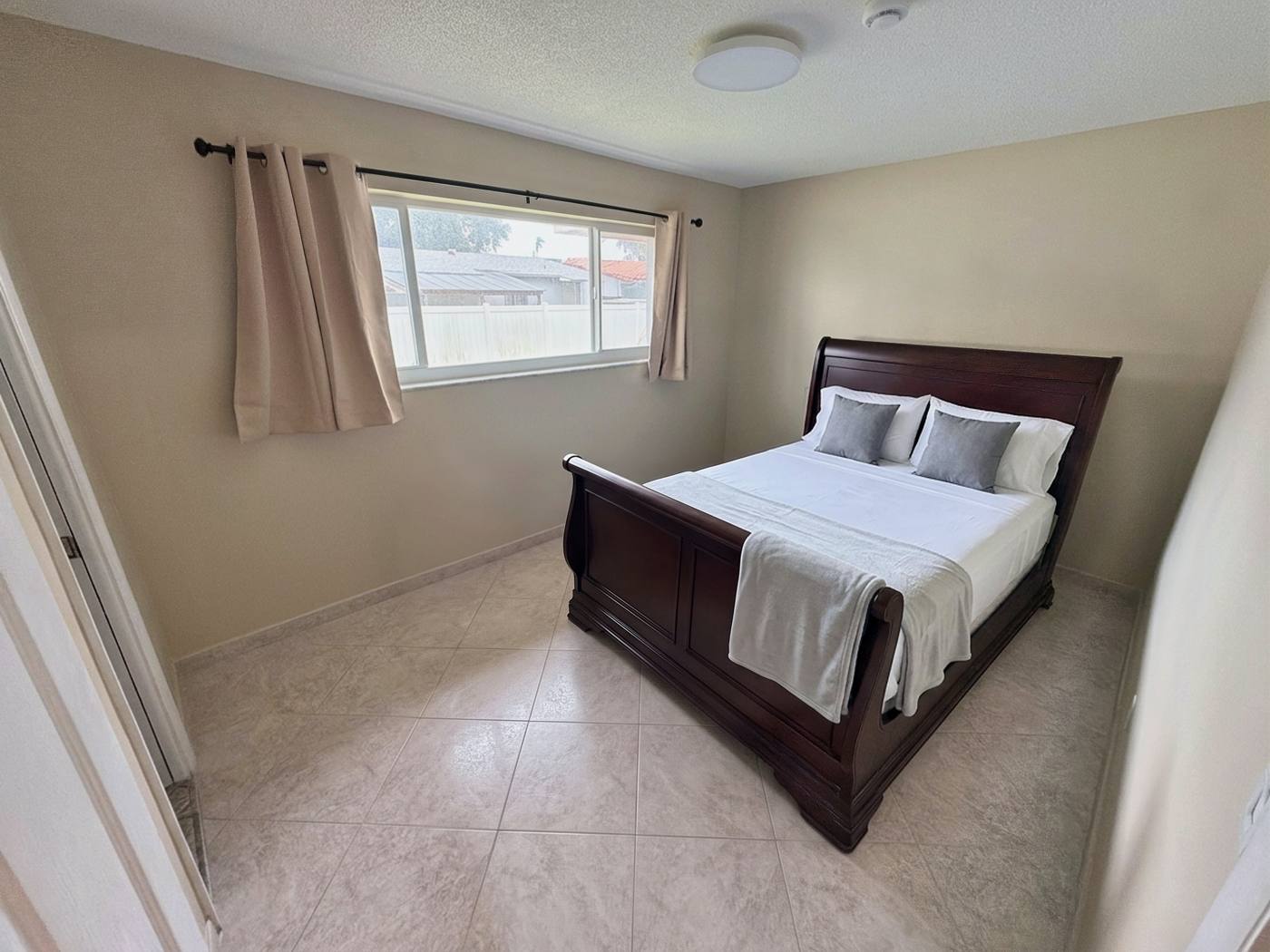 Queen bedroom with walk-in closet